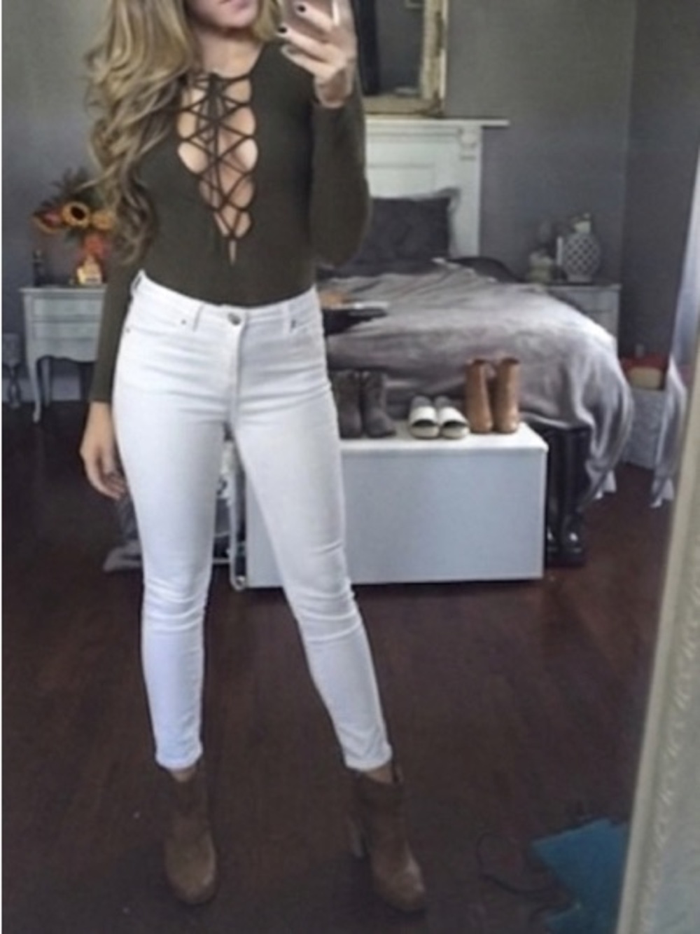 White skinny jeans
